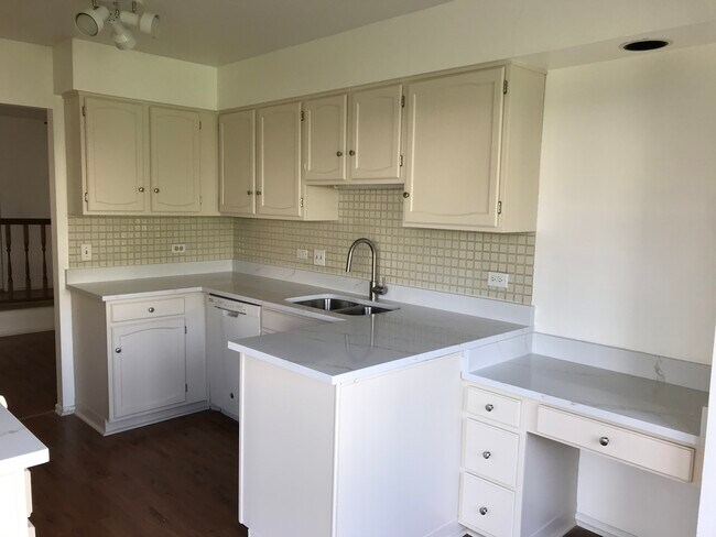 Quartz Countertops - 221 Coventry Cir