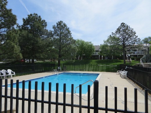 Building Photo - 532 Oakwood Dr