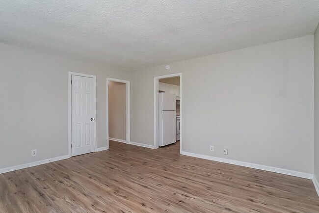 Building Photo - 4112 Meadow Hill Dr
