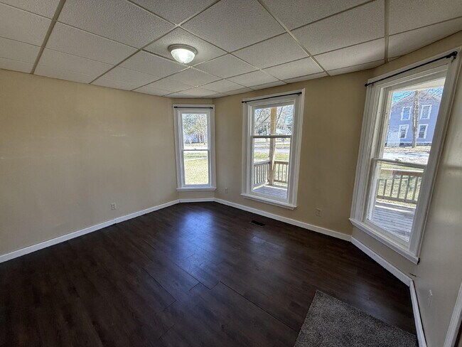 Foto del edificio - Howard City Multi-level 2BR