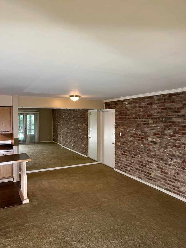 Building Photo - 970 Chatham Park Dr