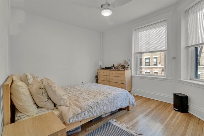 Foto del edificio - 1082 Commonwealth Ave