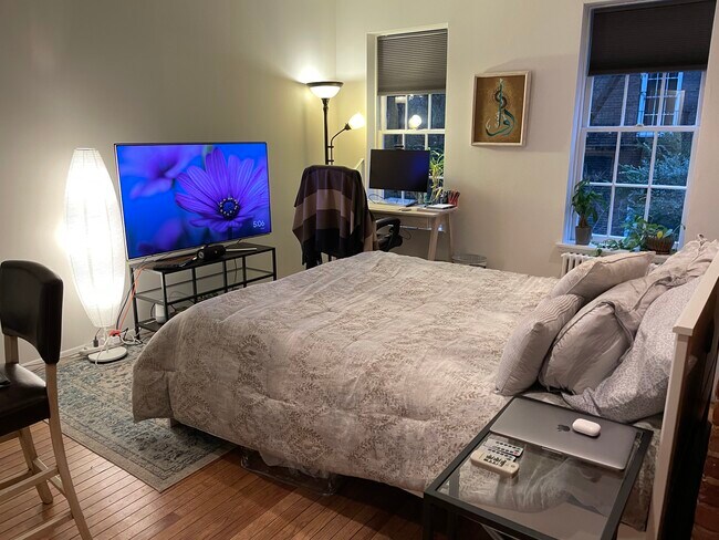 Building Photo - 309 E 81st St