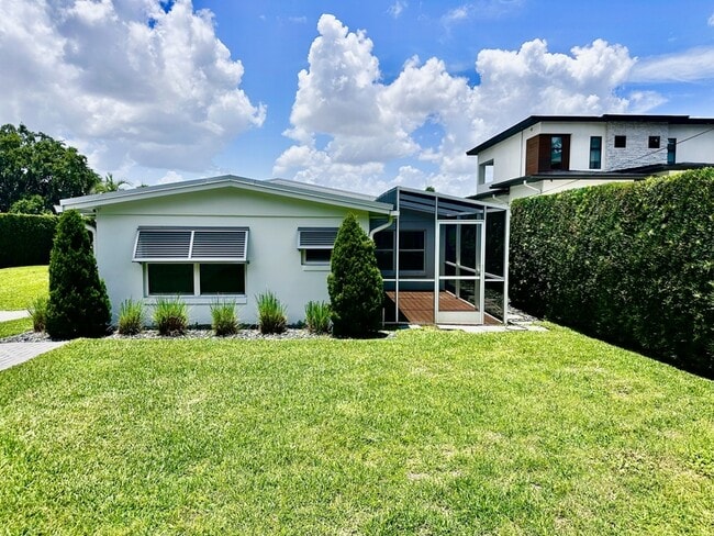 Foto del edificio - 7210 Seminole Dr
