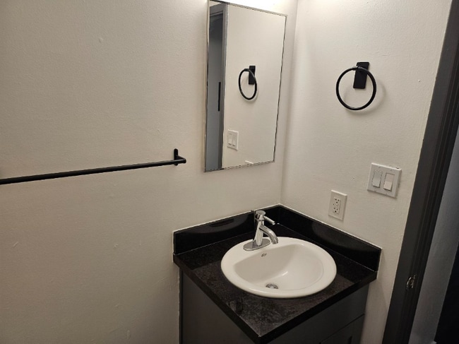 Photo - 617 S 9th St Apartment