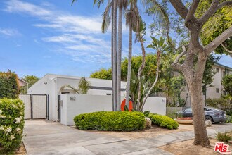 Building Photo - 1162 N Poinsettia Pl