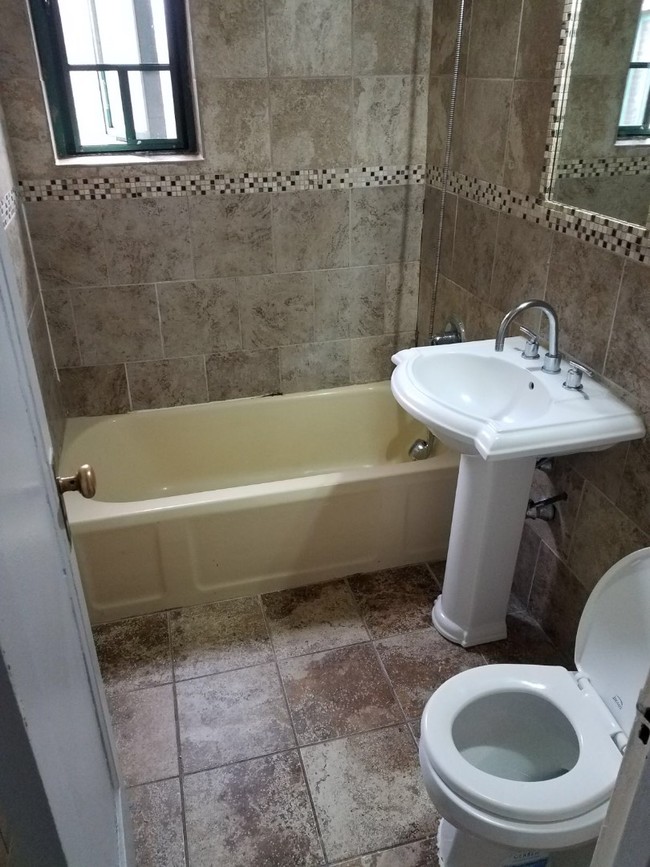 Foto del edificio - 1565 Unionport Rd