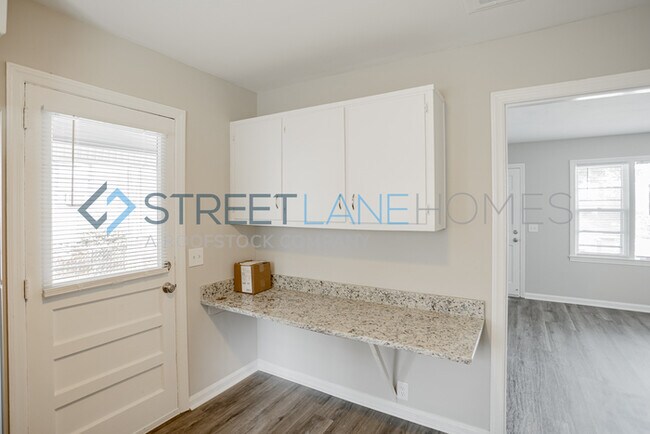 Building Photo - REDUCED!