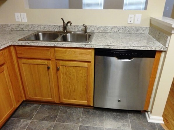 Foto del edificio - 1201 Catbird Ct