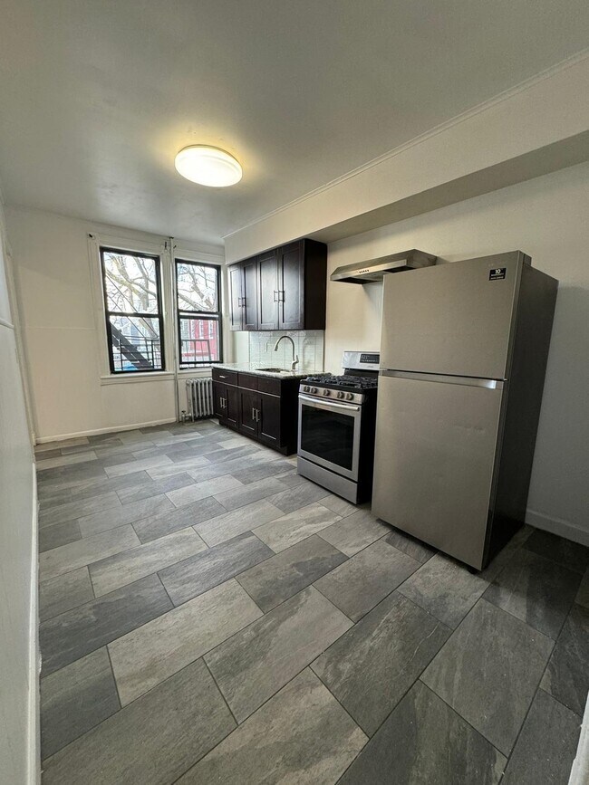 Building Photo - 6099-6001 Hudson Ave