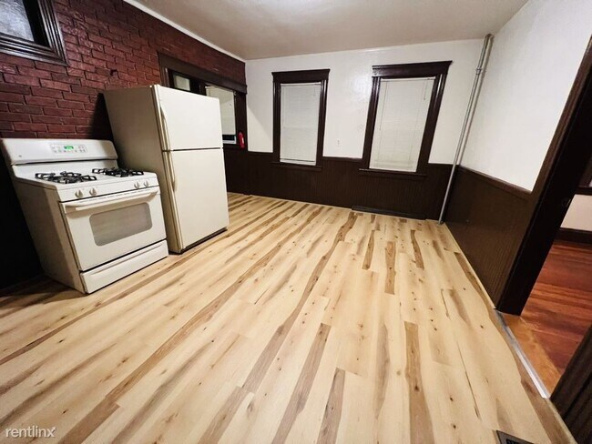 Foto del edificio - 2 br, 1 bath Triplex - 74 Osborn Street 1 ...