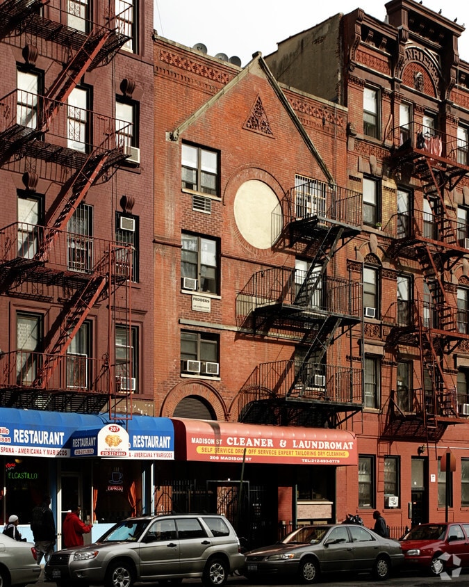 Building Photo - 209 Madison St