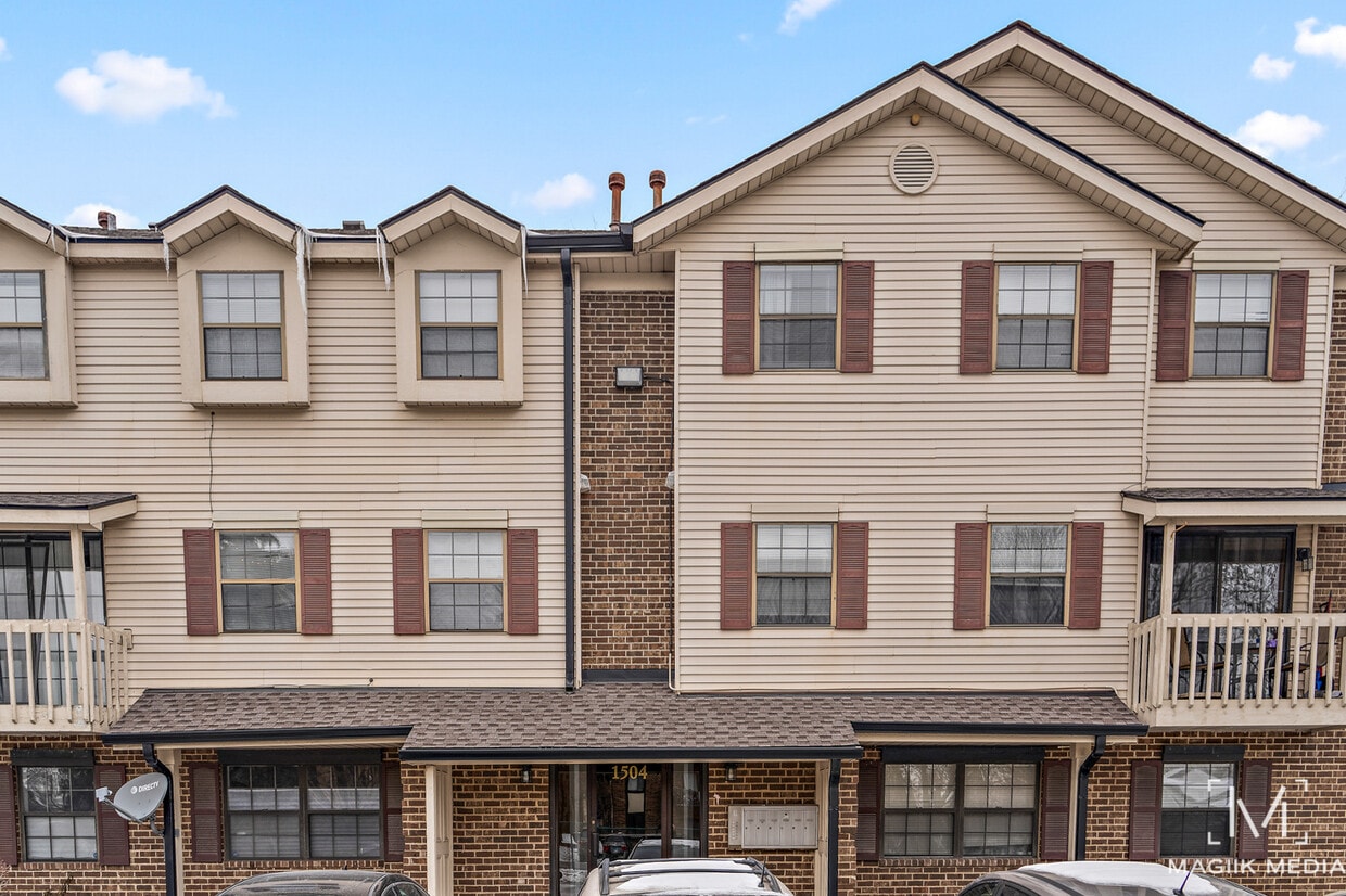 Primary Photo - 1504 W Jefferson Ave