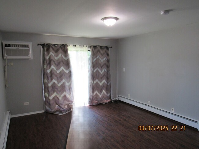 Foto del edificio - 7713 Woodward Ave