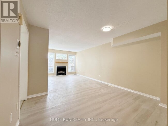 Building Photo - 95 Hemlo Crescent