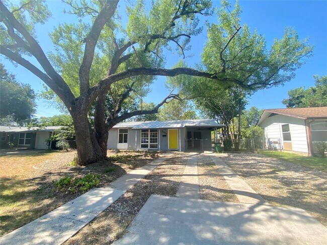 Building Photo - 1309 Westmoor Dr