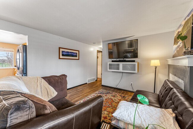 Foto del edificio - Spacious Home near Historic Downtown Littleton!