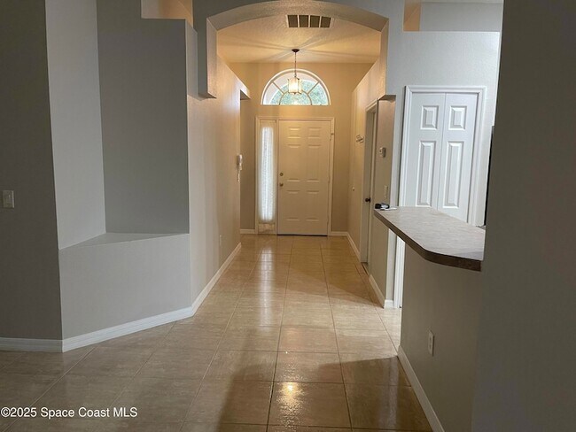 Foto del edificio - 1044 Sedgewood Cir