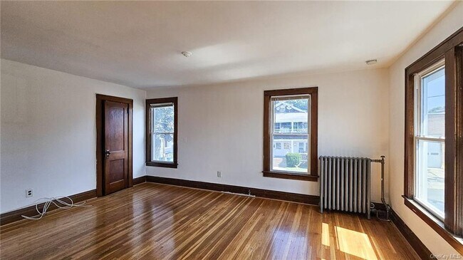 Building Photo - 93 Hasbrouck St