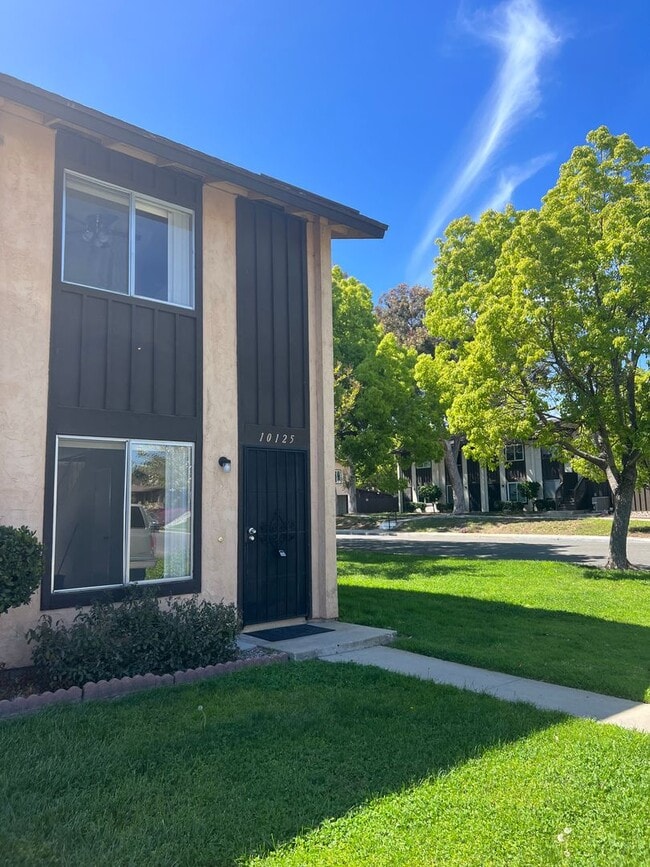Building Photo - 10125 Carefree Dr