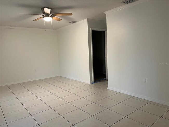 Foto del edificio - 3021 W Tampa Bay Blvd