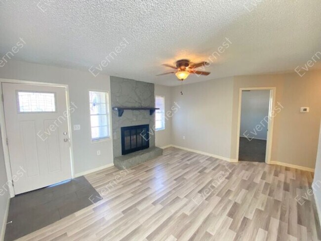 Building Photo - 15137 Omaha St