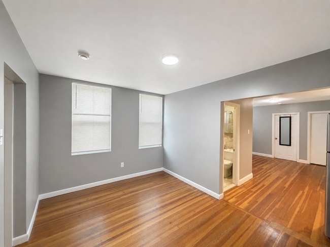 Building Photo - 153 Saratoga St