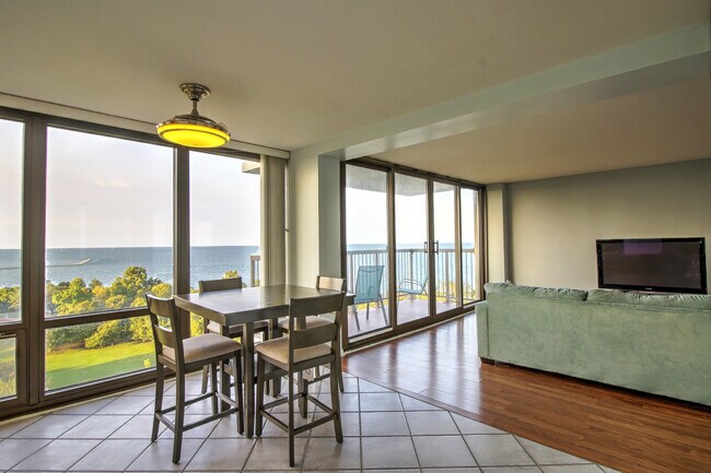 Foto del edificio - 6701 S Crandon Ave