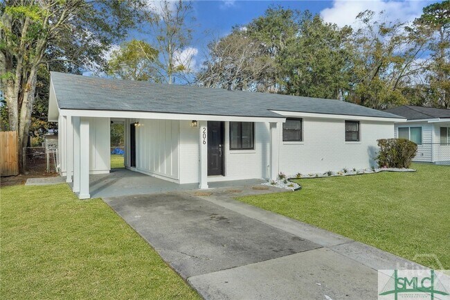 Building Photo - 206 Seminole St