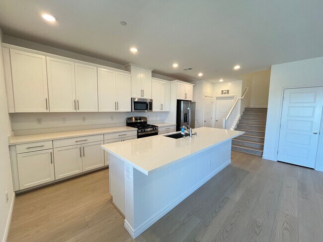 Building Photo - Summerlin Townhouse with Unobstructed Strip Views!