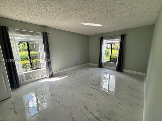 Foto del edificio - 2733 SW Matheson Ave