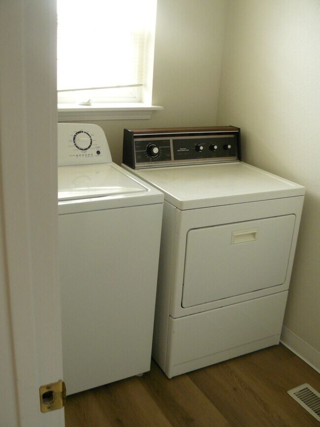 Foto del edificio - 2 Bedroom, 1.5 Bath Townhome