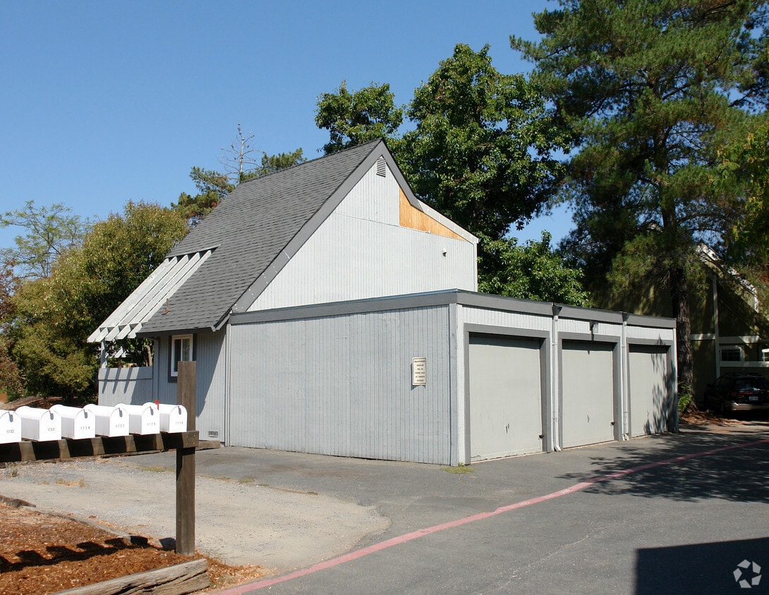 Building Photo - 1720 Mission Blvd