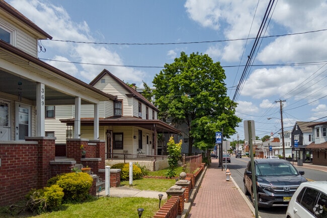 Williamstown offers walkable streets, parks, and community events.