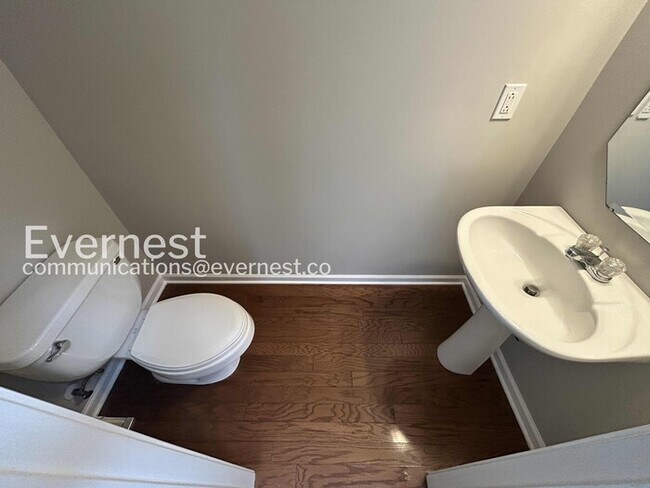 Foto del edificio - 2 Bed, 2.5 Bath Home with Fenced Yard & Garage / Coming Soon!