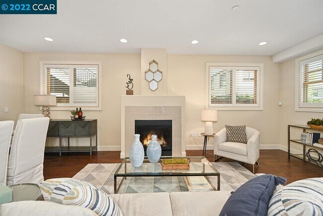 Building Photo - 819 Paseo Roble Ct