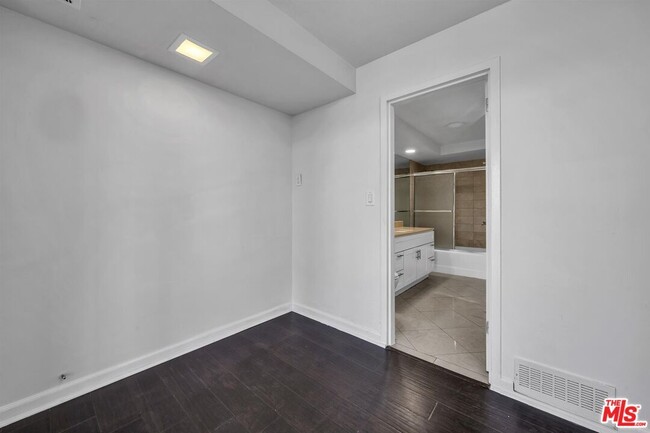 Building Photo - 4316 Marina City Dr