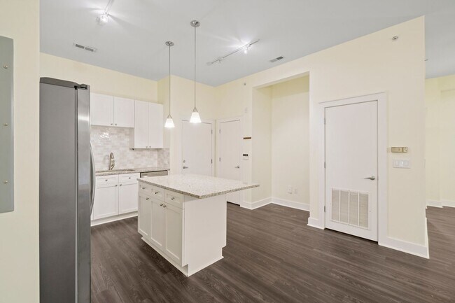 Foto del edificio - Modern 1BR/1BA in First Ward – Walk to Parks, Dining & Entertainment