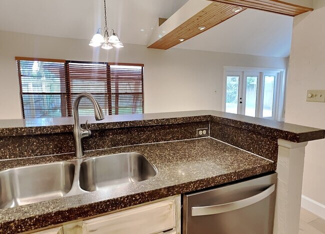 Building Photo - 3735 Okeechobee Cir