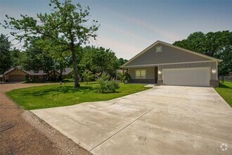 Building Photo - 347 Enchanted Dr