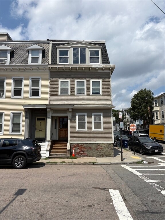 Building Photo - 500 E 8th St