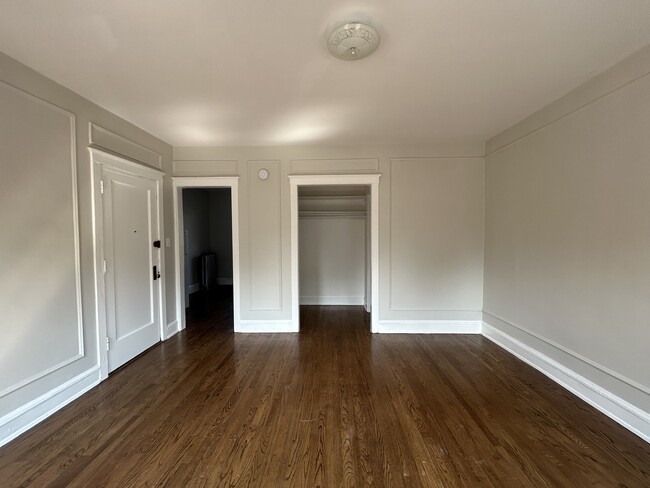 Building Photo - 2661 N Spaulding Ave