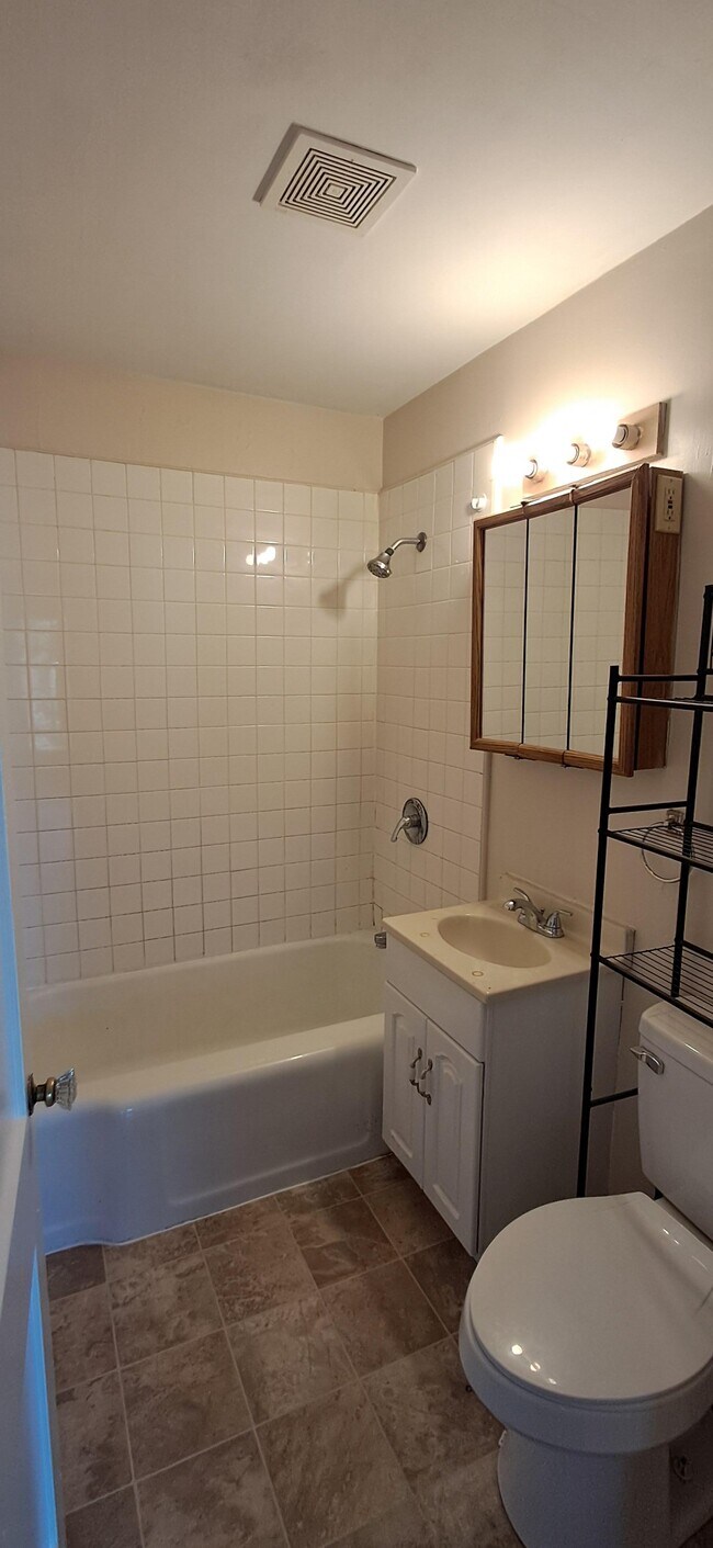 Building Photo - 1819 S 24th St