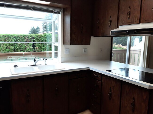 Foto del edificio - University Place Gem! 2 bedroom with Fireplace!