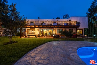 Building Photo - 3092 Laurel Canyon Blvd