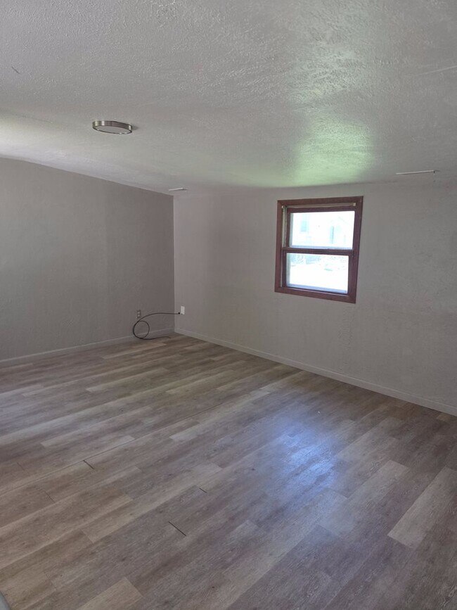 Foto del edificio - Spacious 3-Bedroom Home with Dedicated Laundry & Dining Room — 50% Off Your First Month!