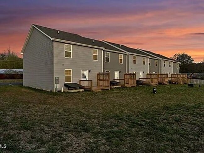 Building Photo - New 4BR/3.5BA Townhome in Meadowview – Modern Living in a Peaceful Historic Setting Near Emory & ...