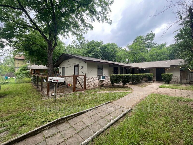 Foto principal - 4708 Red River St