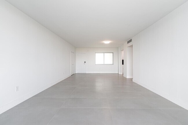 Foto del edificio - 9101 E Bay Harbor Dr