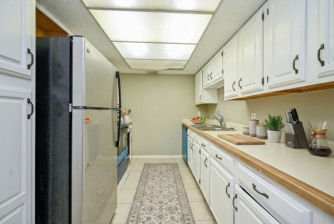 Photo - 2826 S Bartell Dr Apartment